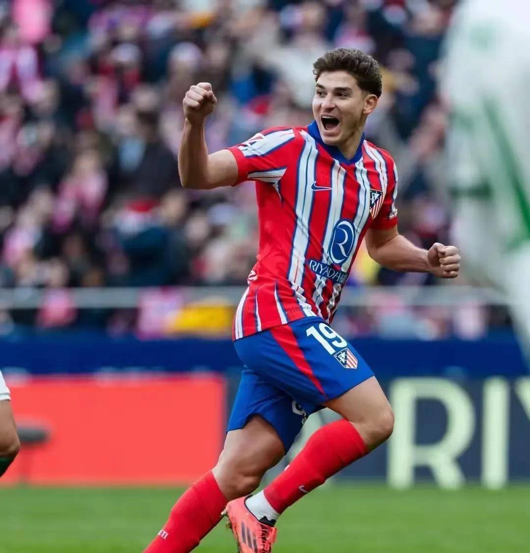 瓦伦西亚训练开放日，窗口期再遭质疑引欢呼，全明星赛在即，临场指挥获称赞