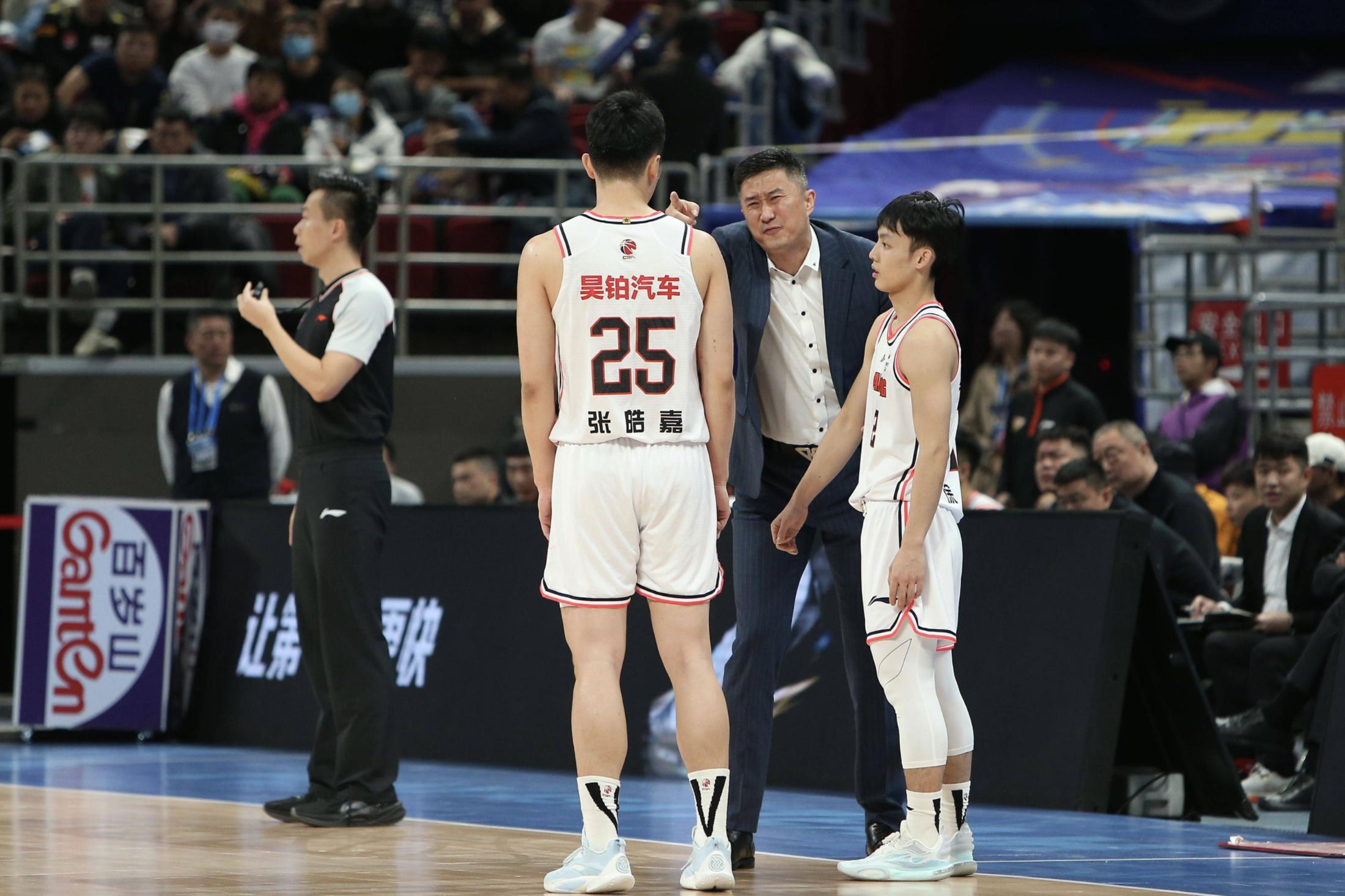 包含广州队发布备战花絮,今晚完成体检,CBA常规赛任务艰巨,轮换策略成焦点的词条 包含广州队发布备战花絮,今晚完成体检,CBA常规赛任务艰巨,轮换策略成焦点的词条