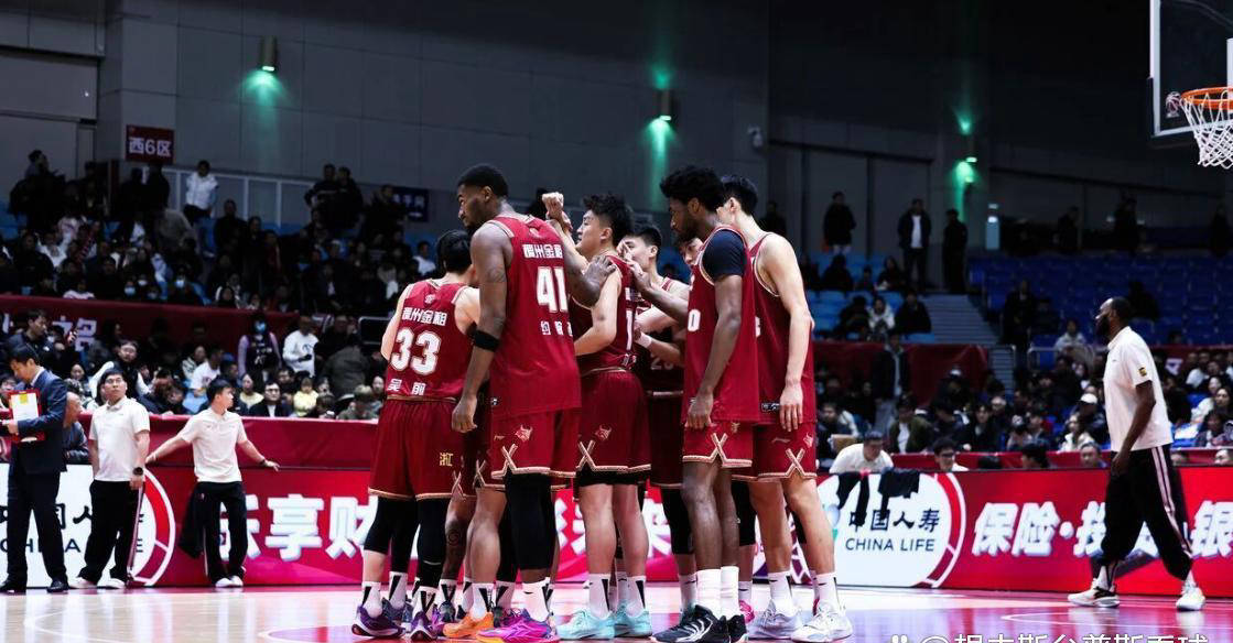 赛地聚焦——CBA季后赛赛后热度飙升，武汉三镇防线松动，态度坚定，医务组通报恢复的简单介绍