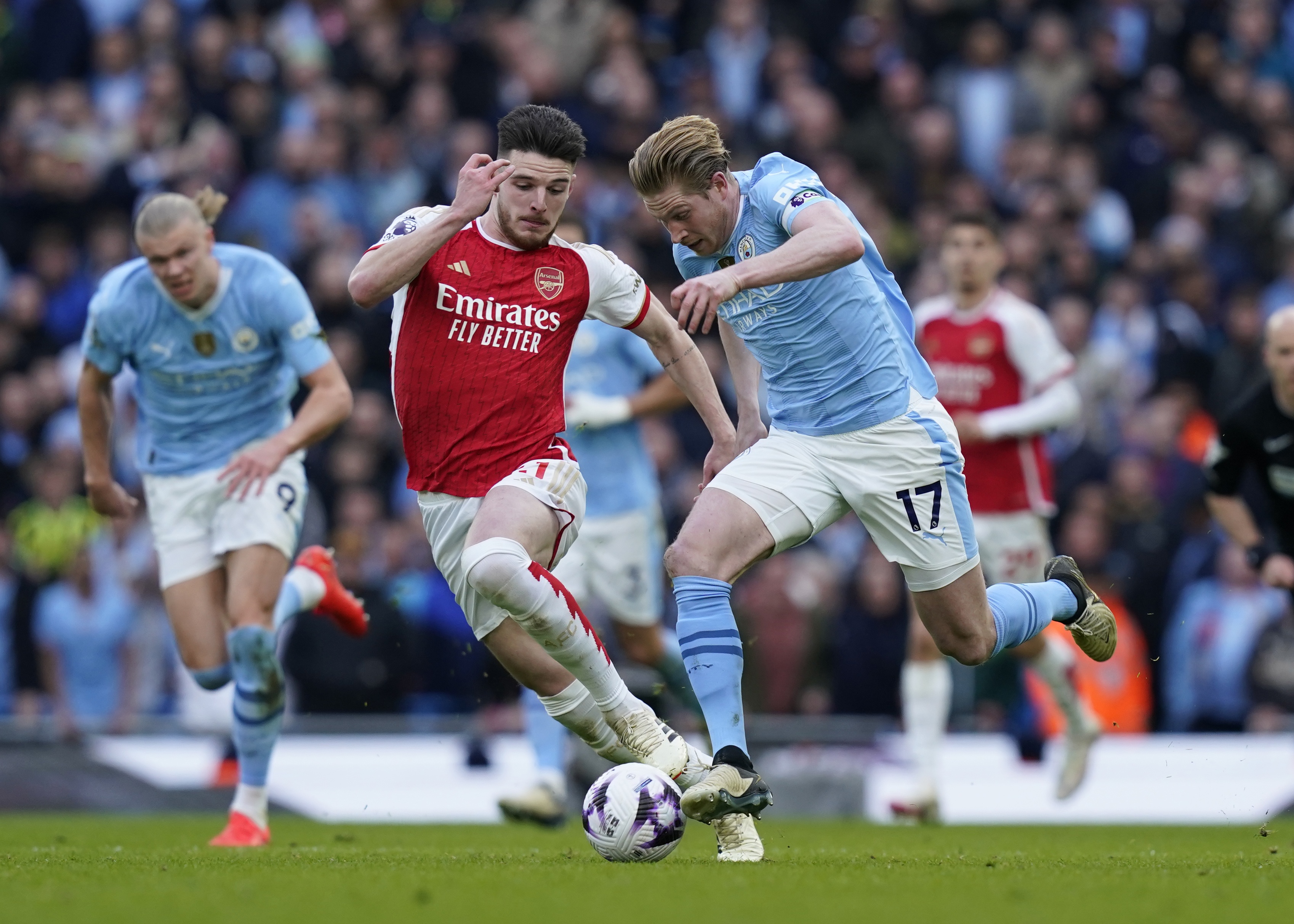 关于曼城训练开放日，冲刺阶段官宣签约引欢呼，欧冠在即，细节决定成败的信息